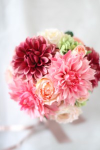 ピンクダリア クラッチブーケ アートフラワーウェディングブーケ