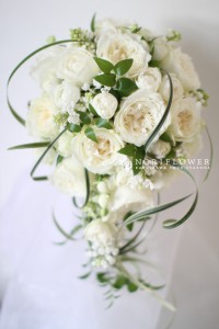 生花　ウェディングブーケ　オールドローズキャスケード