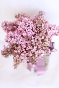 ソフトライラックパープル　クラッチブーケ　生花ウェディングブーケ