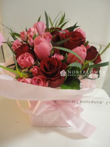 バレンタインフラワー クラッチタイプ 花器入り