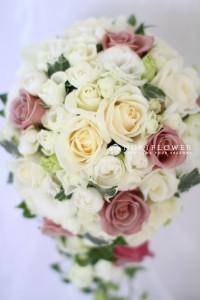 ムーブピンク　クラシカルピンクベージュキャスケードブーケ