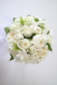 ホワイト＆グリーン　ラウンドブーケ　ウェディングブーケ