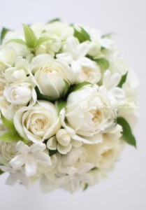 ホワイト＆グリーン　ウェディングブーケ　ラウンドブーケ