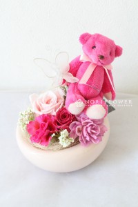 出産祝いギフト　お祝いアレンジ　プリザーブドフラワーアレンジ