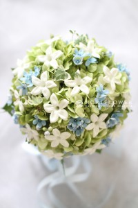 白&ブルー ラウンドブーケ ウェディングブーケ 軽井沢ウェディングブーケ