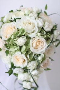 ウェディングブーケ　ブライダルフラワー　ウェディングフラワー　石の教会ブーケ　軽井沢高原教会ブーケ　軽井沢ウェディング