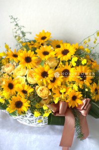 お祝いアレンジ　フラワーアレンジ　お祝いギフト　軽井沢花屋　軽井沢フラワーショップ　ヒマワリアレンジ