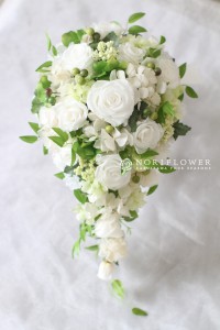 ウェディングブーケ 軽井沢ウェディング ウェディングアイテム フラワーアイテム ブーケ キャスケードブーケ