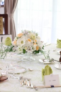 軽井沢ウェディング ウェディングフラワー、ウェディングアイテム、ブライダルフラワー 会場装飾 テーブルフラワー