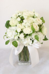 軽井沢ウェディング　軽井沢石の教会ブーケ